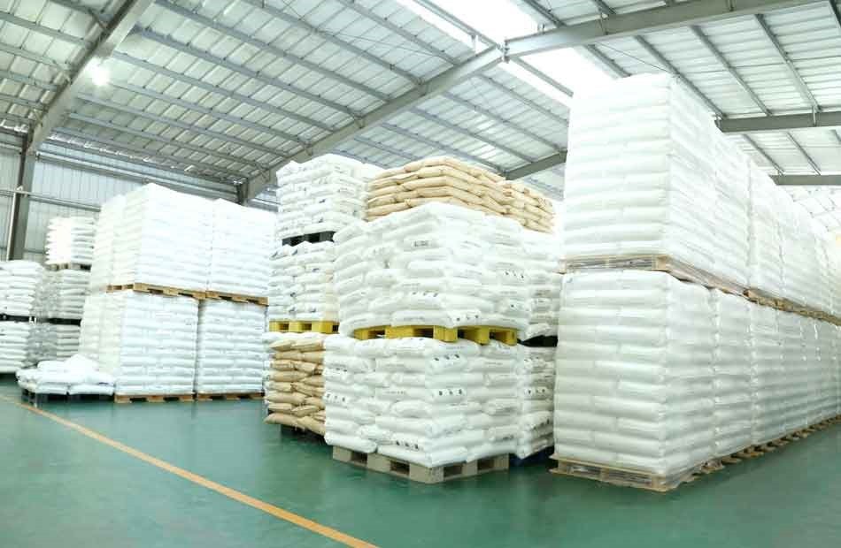 الخامات البلاستيكية